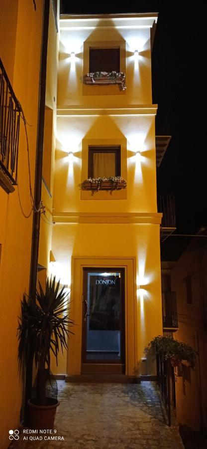קסטלבונו Donjon Suite Centro Storico מראה חיצוני תמונה